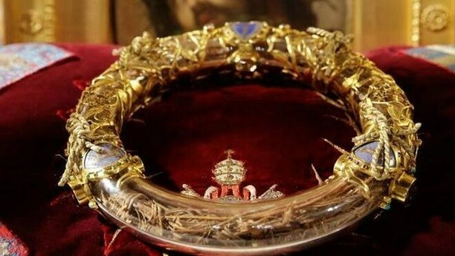 La corona de espinas, uno de los tesoros que alberga la vieja dama, que ha sobrevivdo al incendio