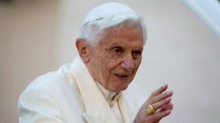 Benedicto cumple 92 años en medio de la polémica