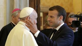 Macron, junto al Papa Francisco