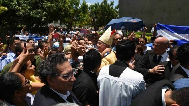 Báez se despide entre lágrimas: "¡Viva Nicaragua libre!"