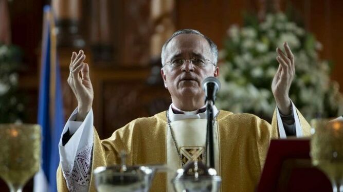 Monseñor Silvio Báez, auxiliar de Managua, en su última misa antes de partir a Roma
