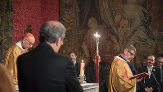 Omella, junto a Torra, durante la misa de Sant Jordi