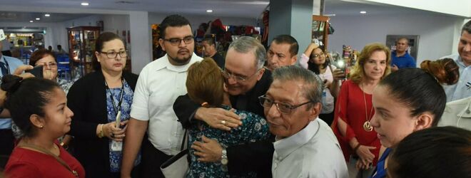 Silvio Báez se despide de Nicaragua