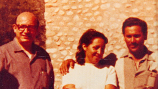 De izquierda a derecha, el obispo Angelelli, Martha Ramona Cornejo y su esposo, Wenceslao Pedernera