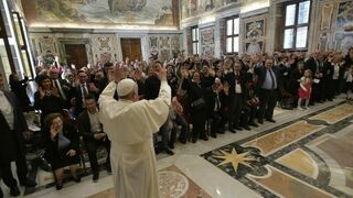 El Papa saluda hoy a sordos italianos
