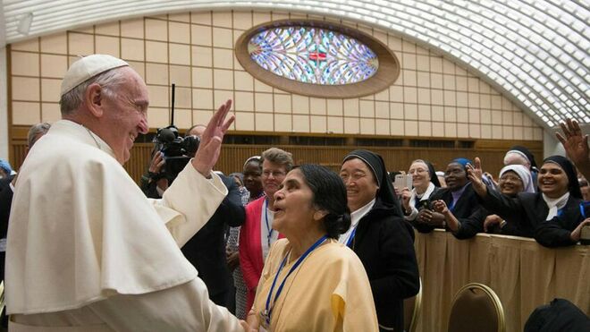 Hace tres aÃ±os el Papa prometiÃ³ a las Superioras Generales una comisiÃ³n de investigaciÃ³n sobre el diaconado femenino