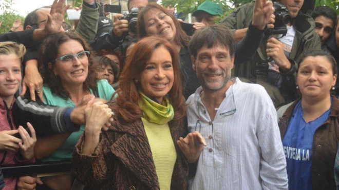 El padre Oliveira en una foto con Cristina Kirchner