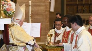 Cañizarese en la ceremonia de ordenación de los nuevos sacerdotes