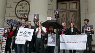 Protesta anti-abusos en la catedral de Buenos Aires