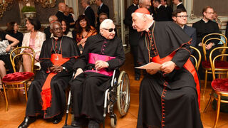 Müller, junto a Sarah y al hermano de Benedicto XVI, Georg Ratzinger