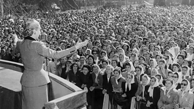 Evita Perón, con el pueblo argentino