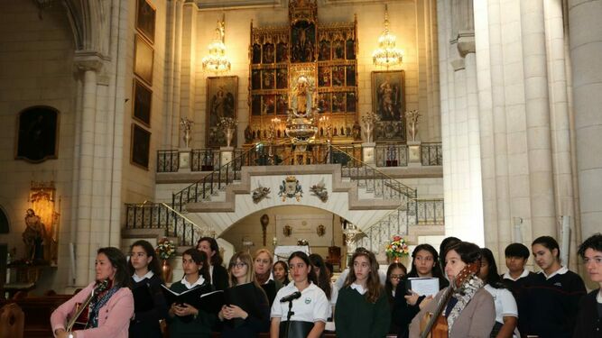Coro del Colegio Santamarca en la catedral de la Almudena de Madrid