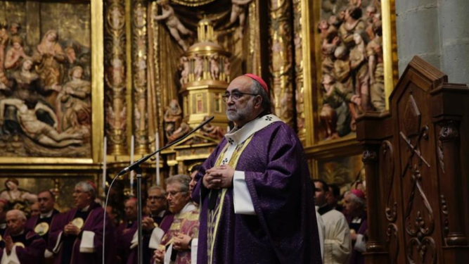 Monseñor Sanz, en el funeral por monseñor Menéndez