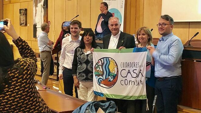 Monseñor Lugones y los "cuidadores de la Casa Común"