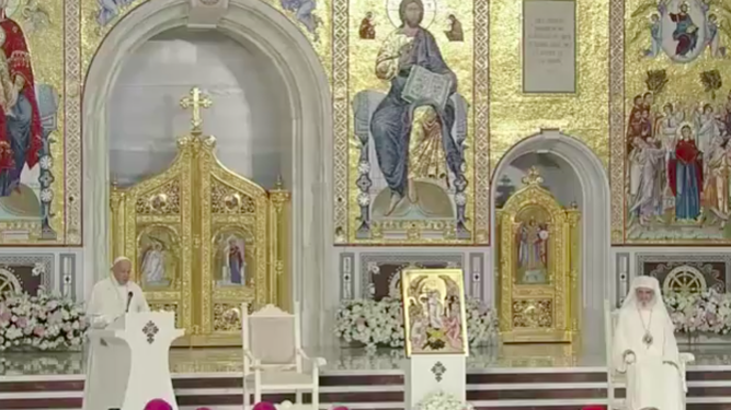 El Papa y Daniel, en la catedral ortodoxa