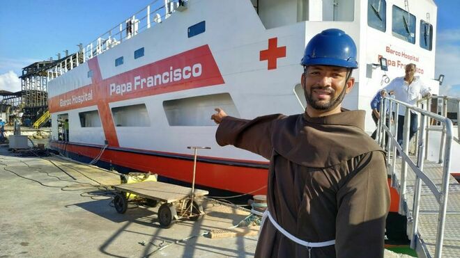 Éste es el barco-hospital del Papa en el Amazonas