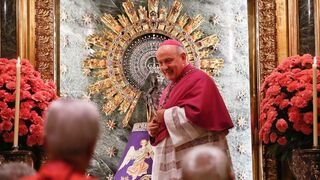 Monseñor Jiménez y la Virgen del Pilar