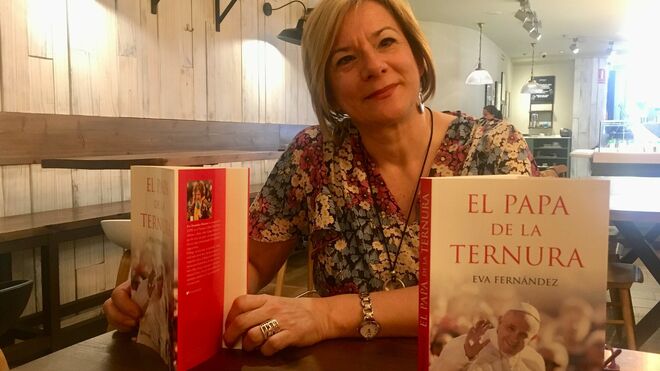Eva Fernández, autora de 'El Papa de la ternura' (Planeta)