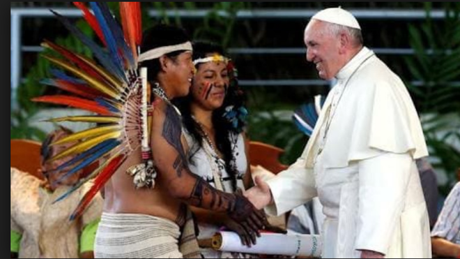 El Papa saluda a Luis Tayori