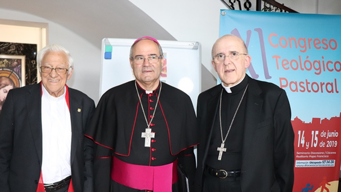 Padre Ángel, monseñor Cerro y monseñor Osoro