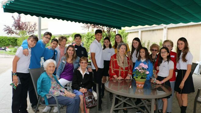 Gymkhana intergeneracional en la Residencia Nuestra Señora del Perpetuo Socorro