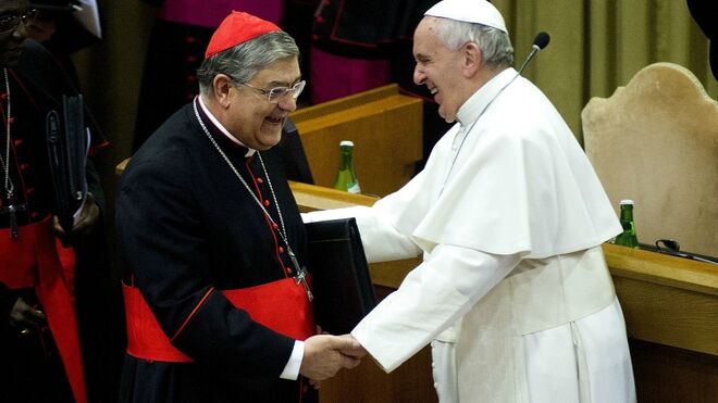 Sepe y el Papa se saludan