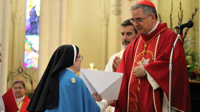 El cardenal Becciu, durante la beatificación en La Almudena