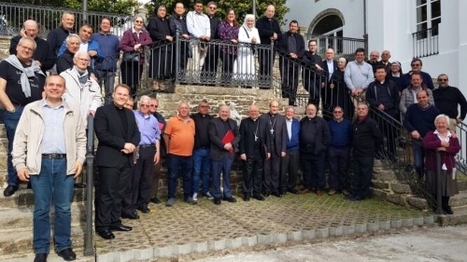 Curas y religiosos en el encuentro en Compostela