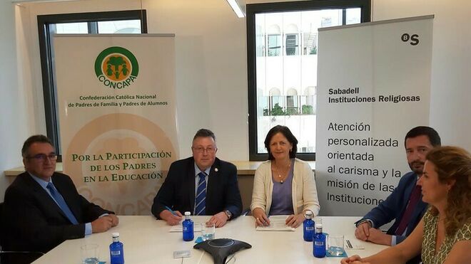 Representantes de CONCAPA y Banco  Sabadell, firma del acuerdo