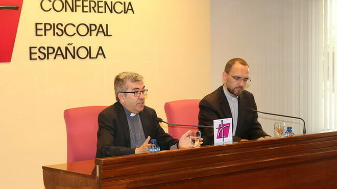 El portavoz de la CEE, durante la rueda de prensa