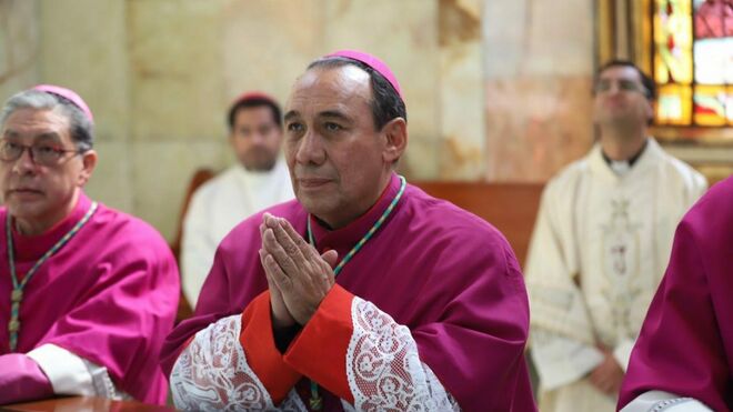 Arzobispo de Tlalnepantla recibe palio de manos del Papa Francisco
