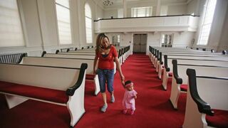 EEUU podría multar a migrantes que se refugien en iglesias