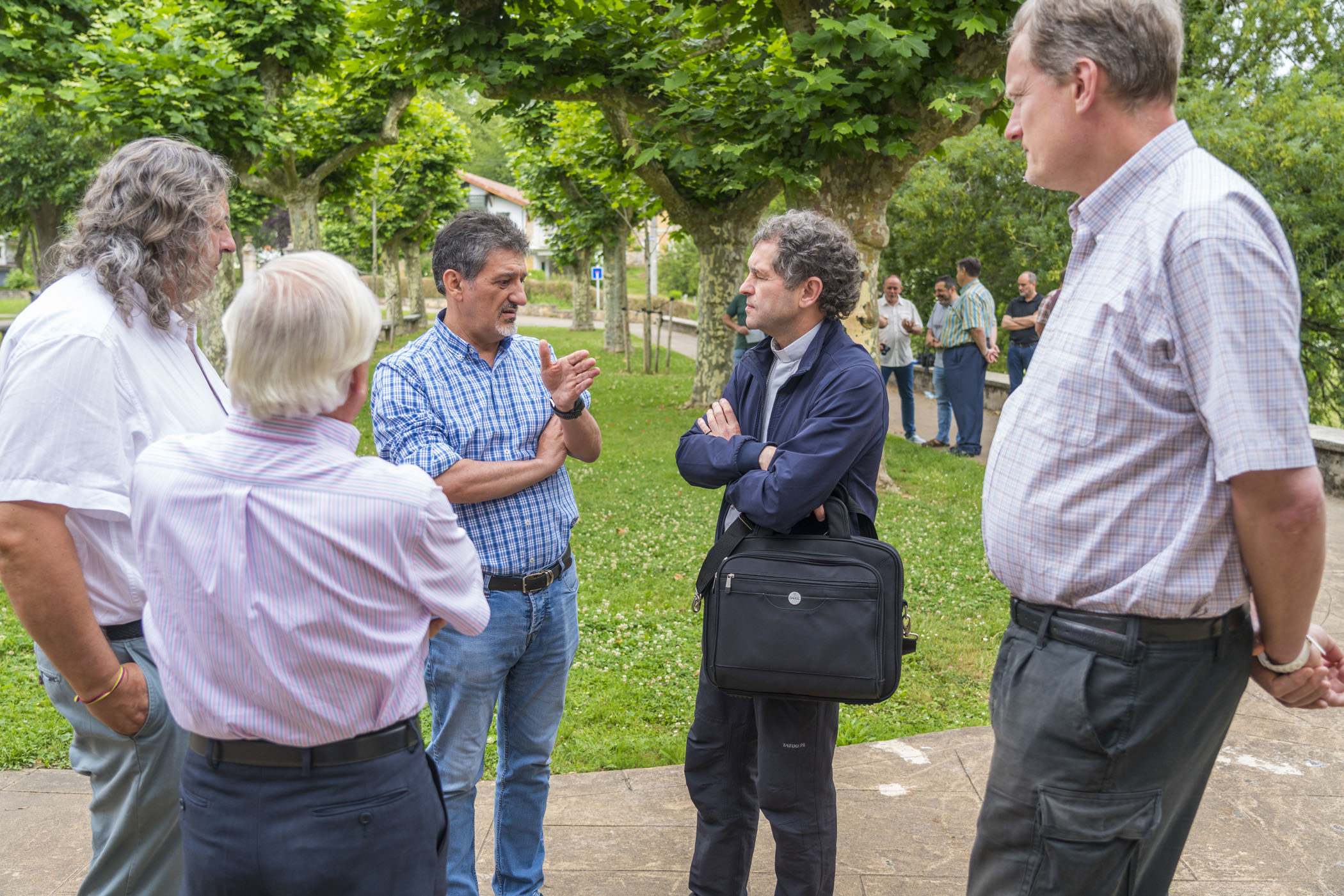 El obispo auxiliar de Bilbao visita a los Amigonianos