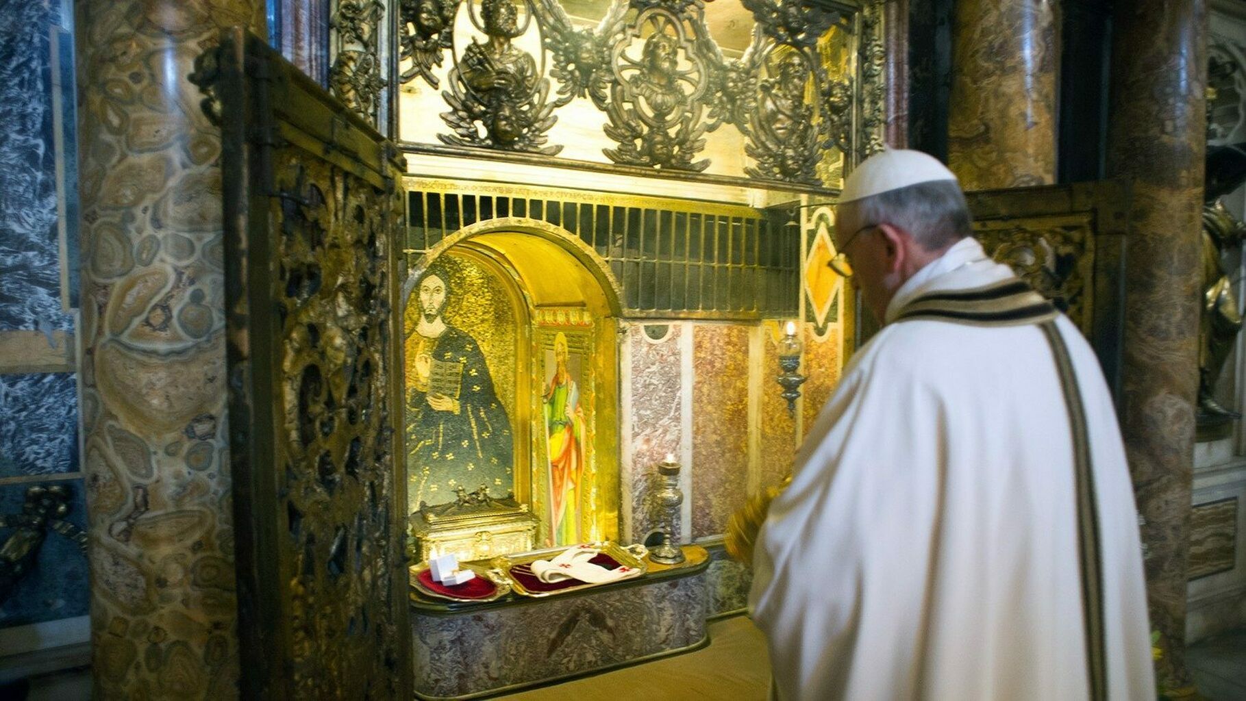 La gran veneración de los fieles por las reliquias de San Pedro