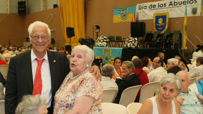Padre Ángel y el Día de los Abuelos