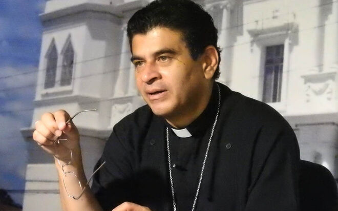 Mon. Rolando Álvarez denuncia que el acoso a la Iglesia continúa