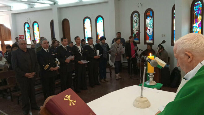 El cardenal arzobispo Cañizares oficia misa en una parroquia portuaria en Chile