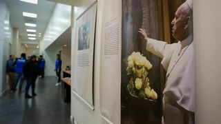 "Gestos y palabras": la muestra sobre el Francisco que recorrerá Argentina