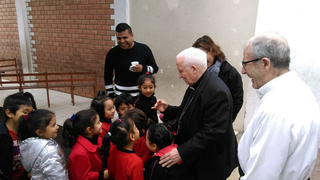 El Cardenal Cañizares en el colegio de la congregación Cooperadores de la Verdad, en Lima