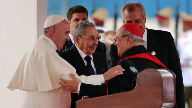 Francisco, Raúl Castro y el cardenal Ortega durante la visita del Papa a Cuba