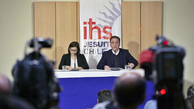 Cristián del Campo, en la conferencia de prensa ofrecida por los jesuitas sobre los abusos de Poblete