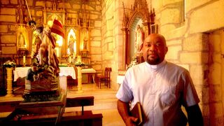 Jesús Nsue Ndemesogo Obon, en una de sus 11 parroquias