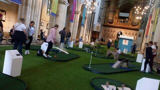 Un campo de golf en la catedral de Rochester