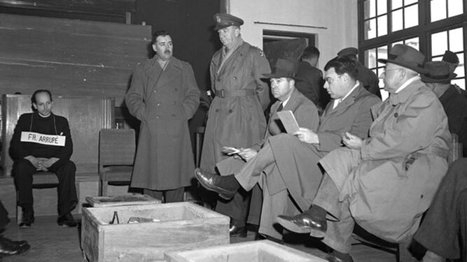 El padre Arrupe, interrogado sobre los efectos de la explosión de Hiroshima