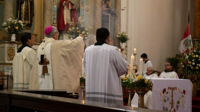 El arzobispo de Lima, en la fiesta de Santa Clara