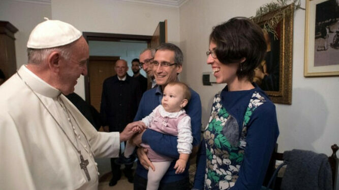 El Papa Francisco visitó a varios curas casados