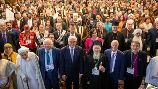 Participantes en la X Asamblea Mundial de Religiones por la Paz