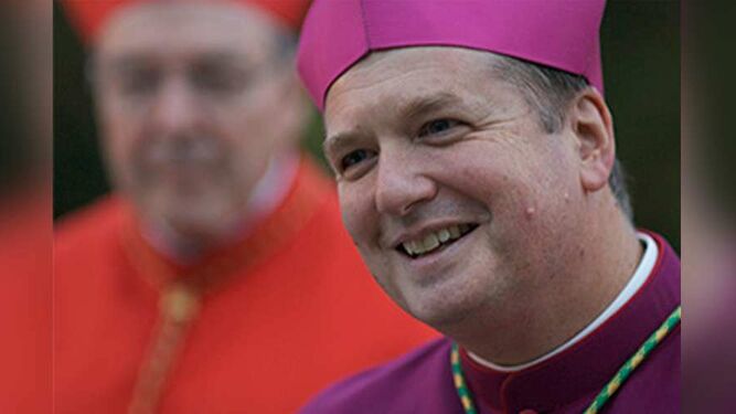 Fisher, con Pell detrás
