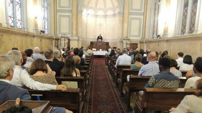 Oficio litúrgico en una iglesia valdense