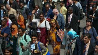 Procesión interreligiosa en la Asamblea Mundial de Religiones por la Paz, en Lindau, Alemania